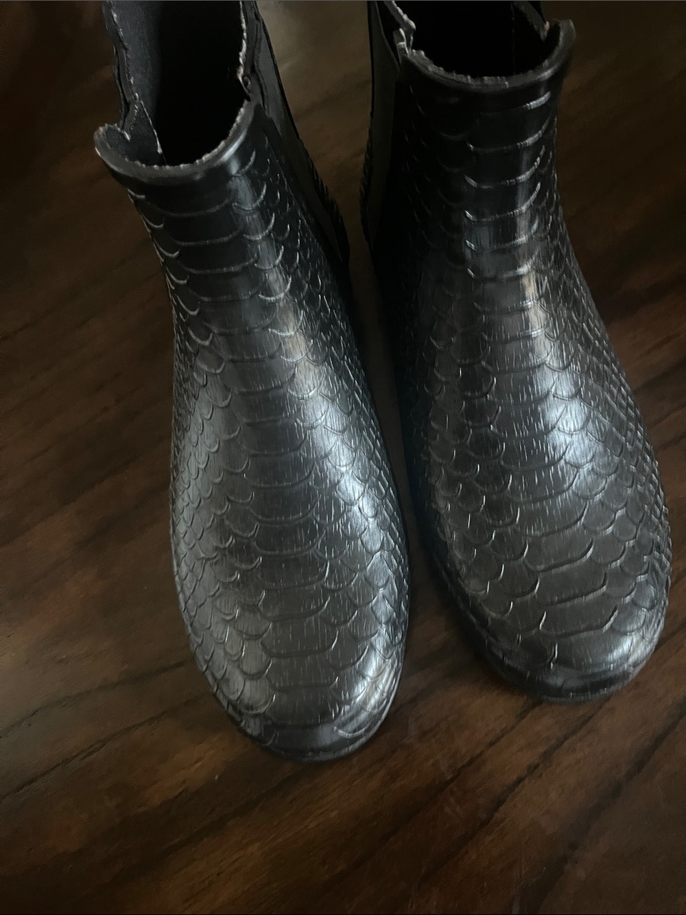 Hunter Black Faux-Snake Chelsea Ankle Rain Boots in a UK6/EU39/US8